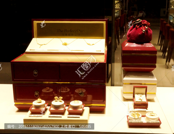 黃金飾品櫥窗