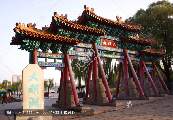 大明湖木牌坊