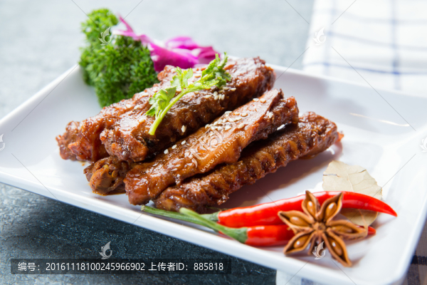 鹵鴨翅