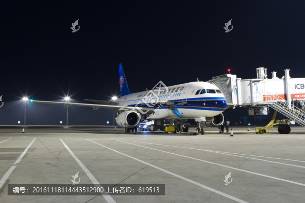 夜晚的中國南方航空客機