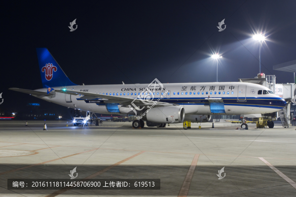 夜晚的中國南方航空客機