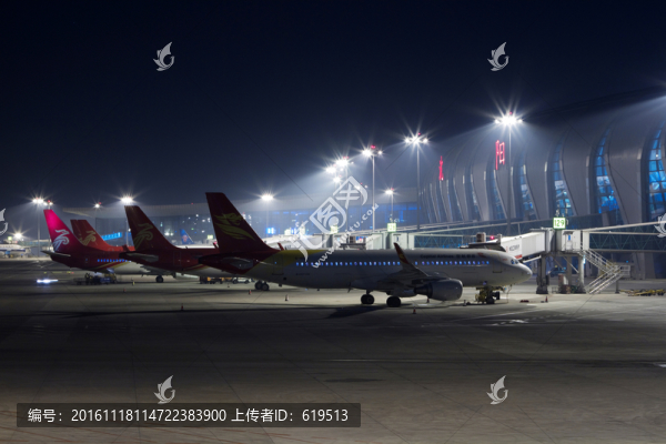 夜晚的飛機(jī),沈陽(yáng)機(jī)場(chǎng)