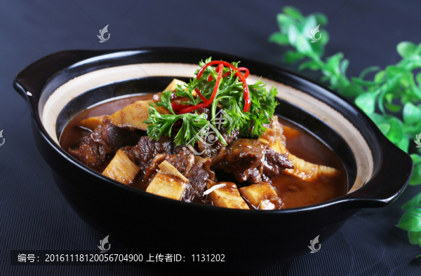 牛肉燉板筋