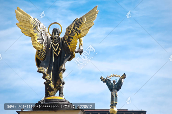 基輔獨(dú)立廣場(chǎng)上的雕像