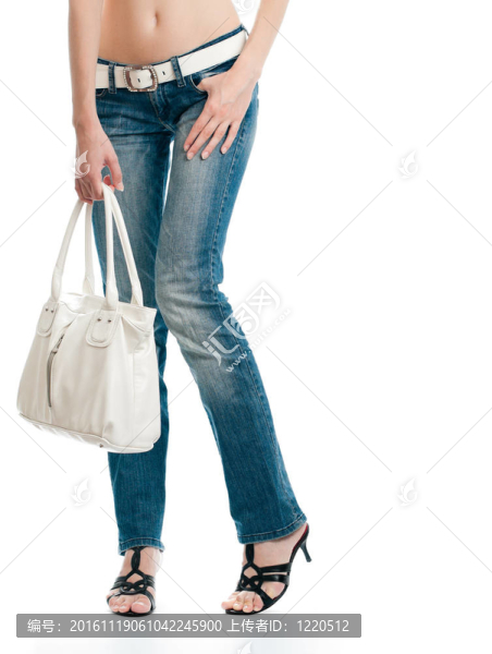 漂亮的年輕女人帶包