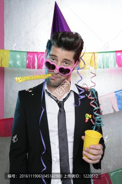 風噪聲訴訟當事人搞笑的年輕人