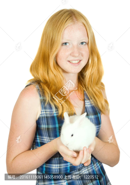 女孩與寵物兔