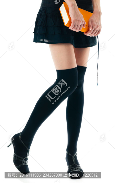 穿裙子和絲襪的女人