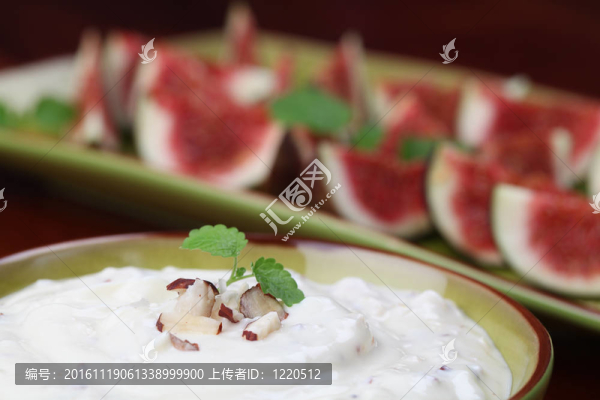 堅果和蜂蜜奶酪無花果
