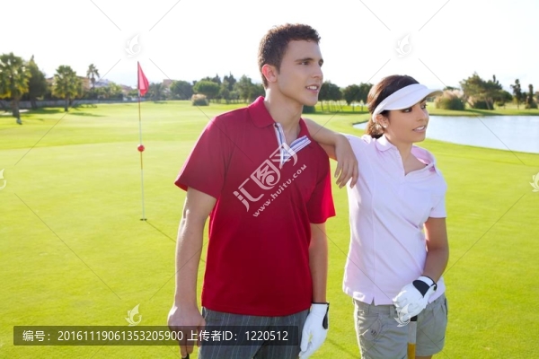 高爾夫球場(chǎng)年輕球員情侶站-匯圖網(wǎng) www.fosd68.com 高爾夫球場(chǎng)年輕球員情侶站