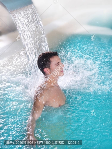 SPA水療人瀑布噴綠松石