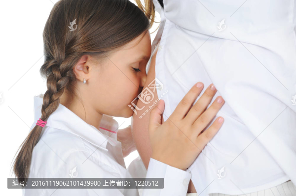 懷孕的女人和她的女兒