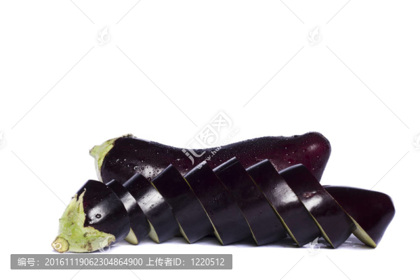 白色背景茄子