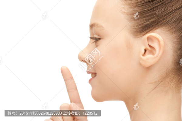 手指在嘴唇