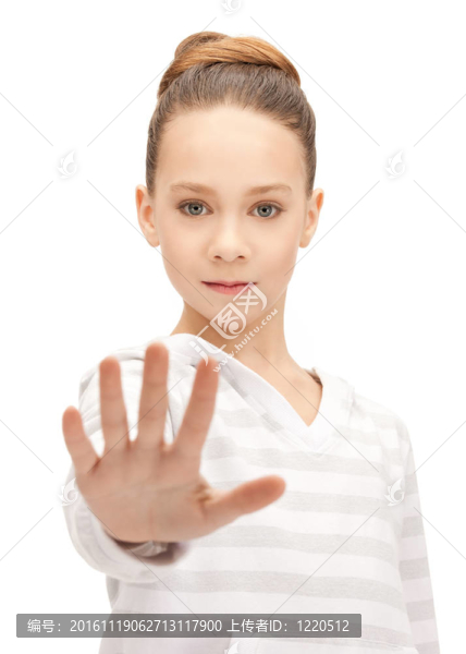少女做停止手勢