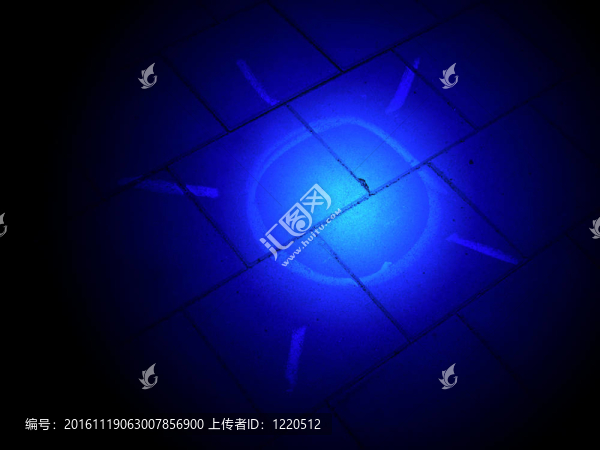 石板上的藍(lán)色粉筆；抽象科學(xué)照明