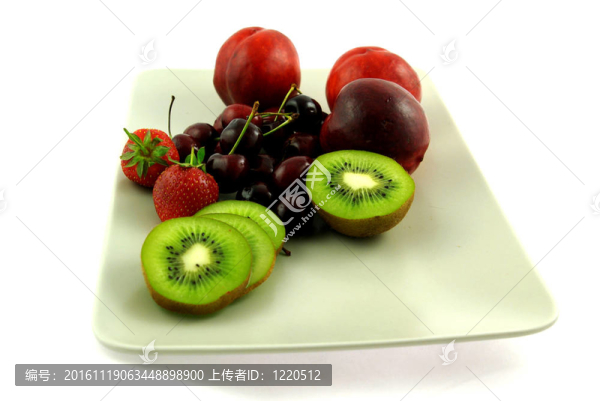 方形板上的水果
