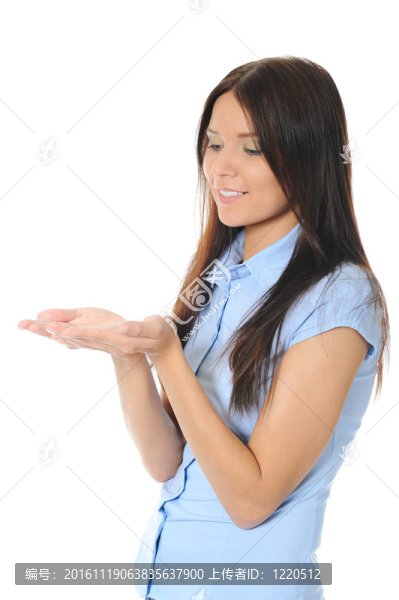 女人看著她張開的手掌。