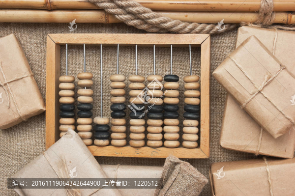 棕色牛皮紙和算盤(pán)包樁包裹