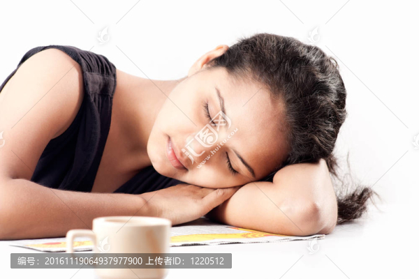印度女孩睡著了