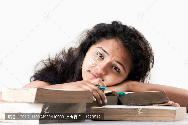 印度女孩與書籍