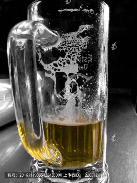 半空杯啤酒