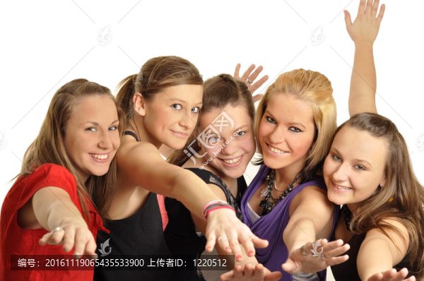 年輕的女孩們在聚會上玩