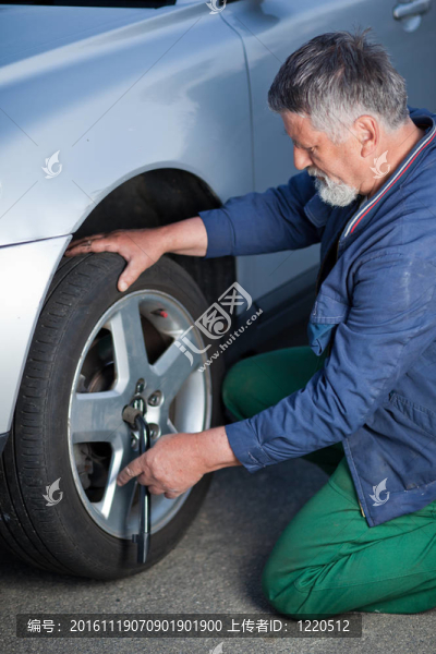 機(jī)械師改變現(xiàn)代汽車的輪子