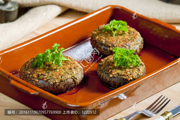 烤香菇滿花生的混合物