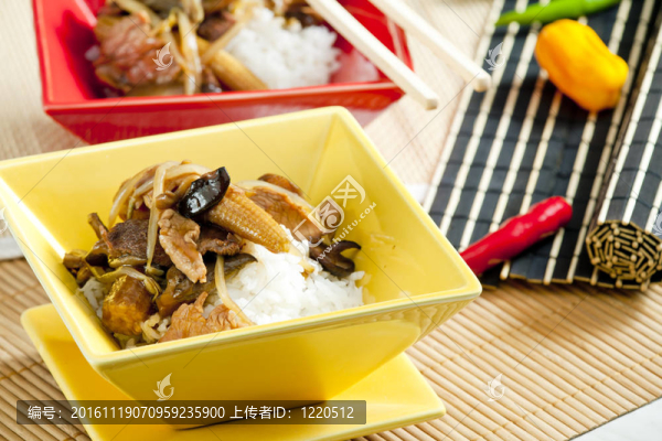 與玉米、香菇雞肉