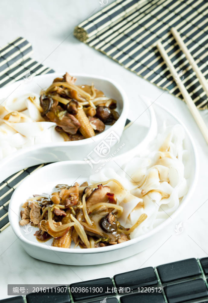 與玉米、香菇雞肉