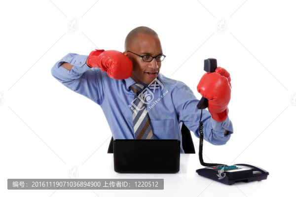 年輕迷人的非洲裔美國(guó)人商人；生氣