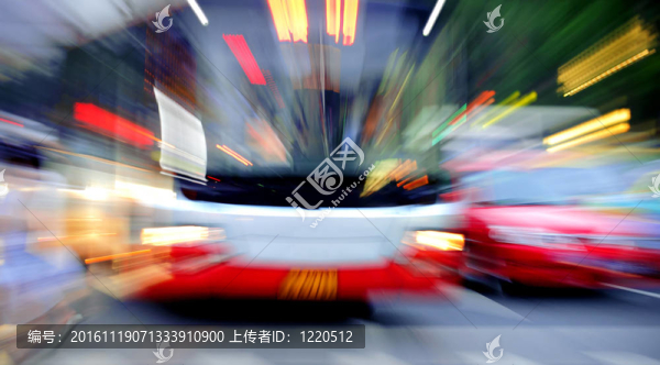 高速車輛在城市道路上的模糊路徑