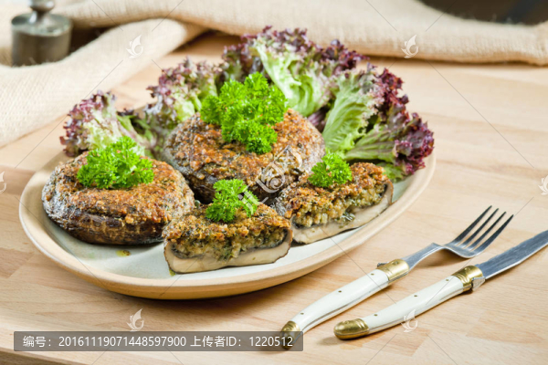 烤香菇滿花生的混合物