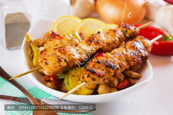 烤雞肉和蔬菜