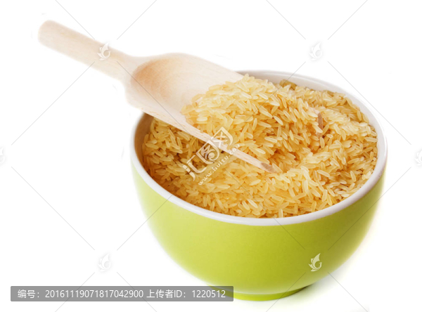 在白色的碗里生米飯
