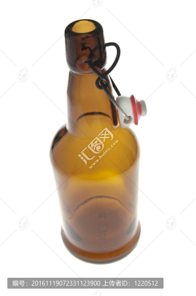一種用塑料瓶塞制成的空褐色玻璃瓶，用于制造啤酒或軟飲料作為嗜好。隨著白色和紅色軟木到位碳化過程能夠發(fā)