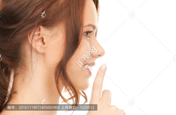 手指在嘴唇