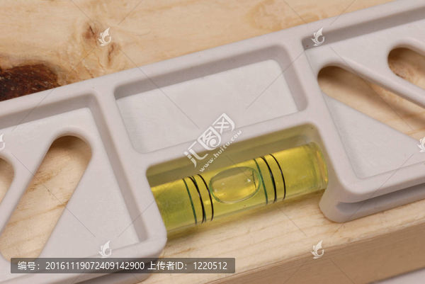 建筑層面上的一塊木材顯示水平