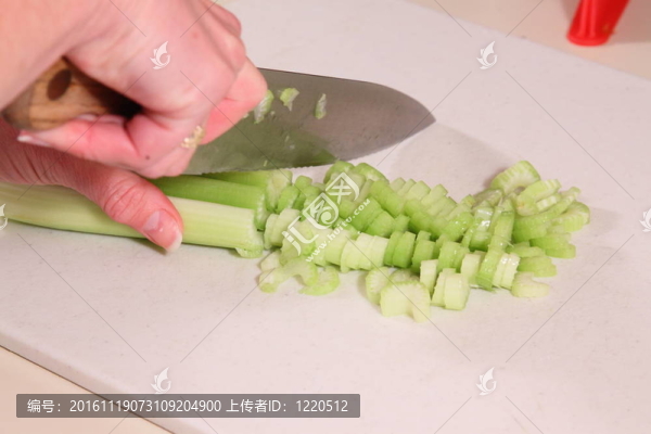 切碎的芹菜