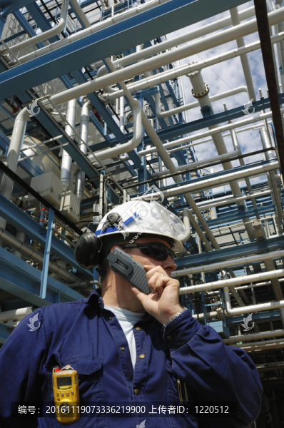石油工人與建筑