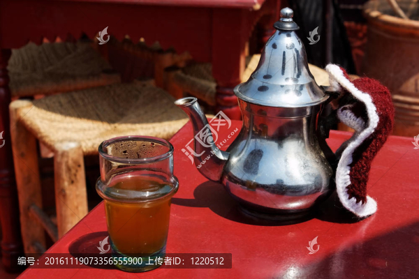 傳統(tǒng)的摩洛哥薄荷錫蘭茶。