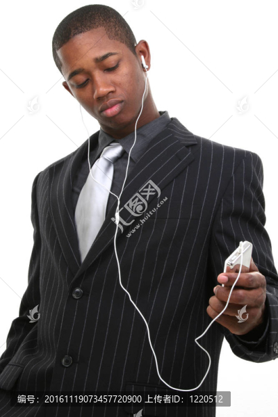 男人在pinstrip套裝