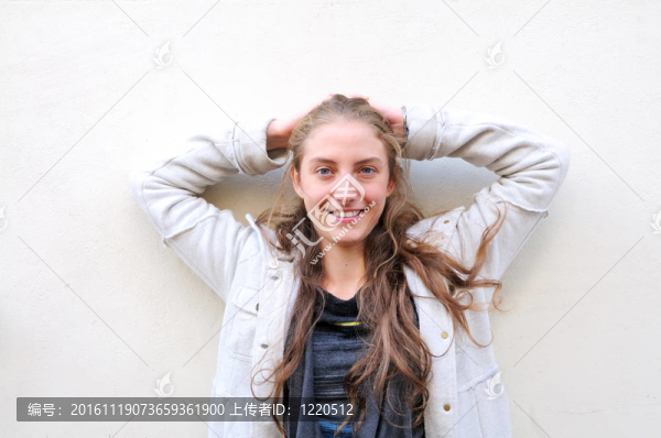 戶外肖像年輕女子-匯圖網(wǎng) www.fosd68.com 戶外肖像年輕女子