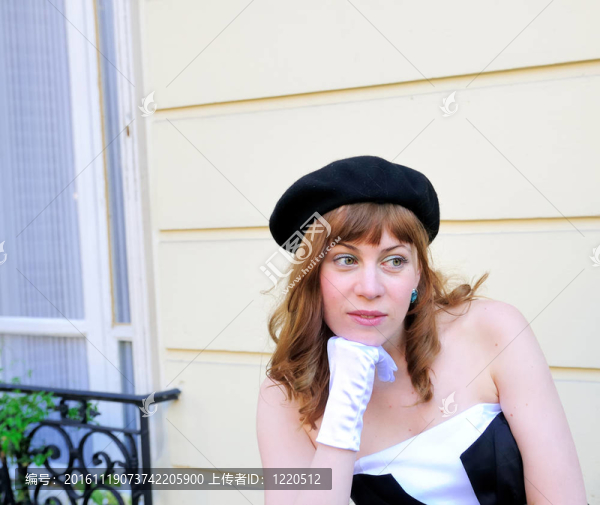 戶外肖像年輕女子