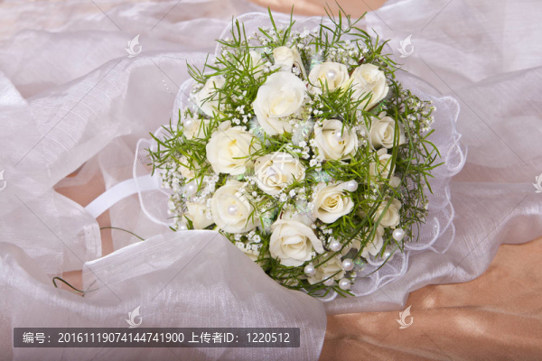 婚禮當(dāng)天的新娘花束