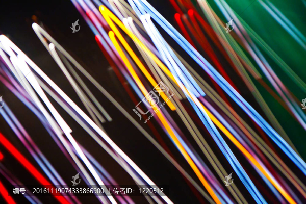 通過夜間燈光效果