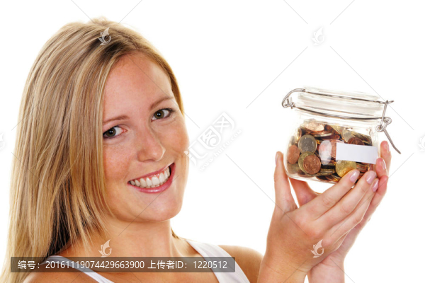 年輕的女人；省錢