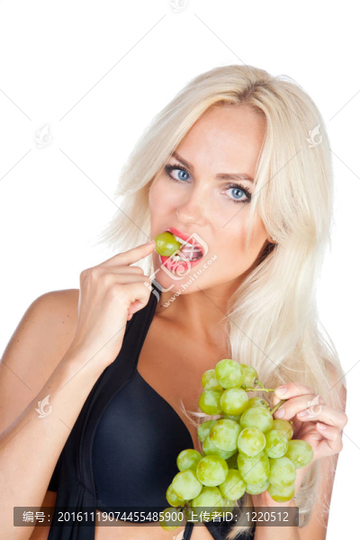 金發(fā)美女吃葡萄