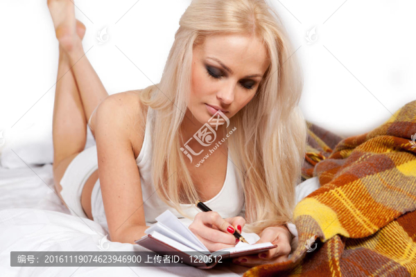 一個(gè)性感的年輕女人的肖像